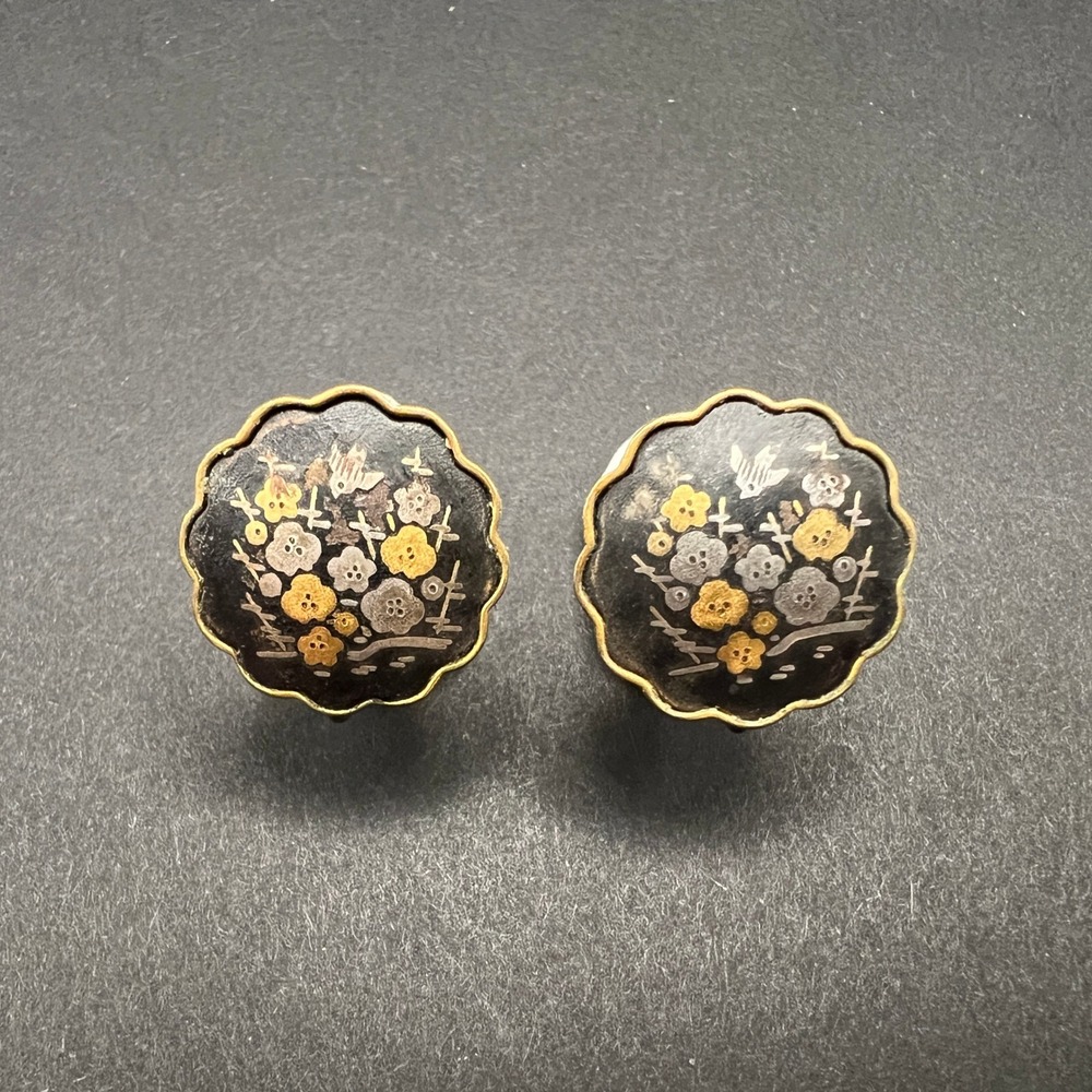 Vintage Amita Japan Earrings Damascene Gold Tone Floral Screw‎ Back Scalloped